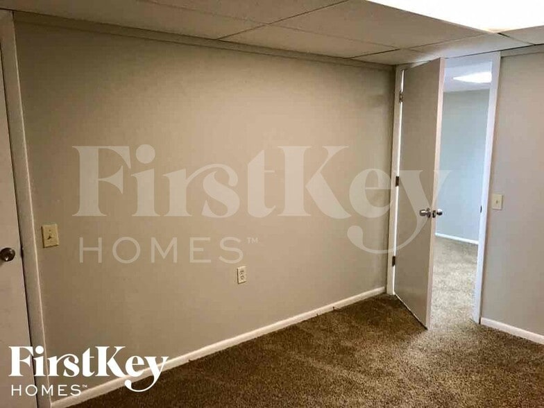 Building Photo - 746 Peal Dr