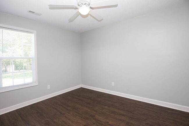 Building Photo - Adorable 3 bedroom 2 bath + Bonus in Raeford