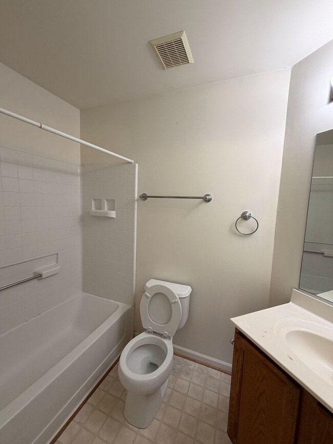 Building Photo - 606 Windbrook Cir