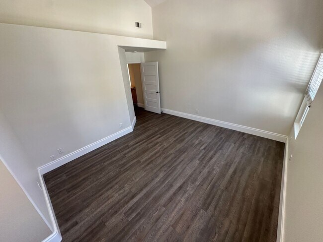 Building Photo - PROMOTIONAL - Tenant Signed Lease for 7/1/26 - Have the rest of June for free!!!!