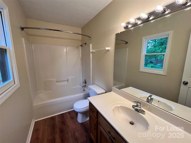 Building Photo - 140 Brookhollow Dr