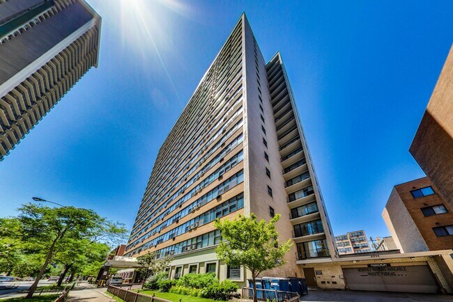 Primary Photo - 6030 N Sheridan Rd