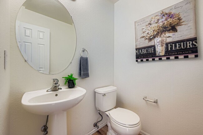 Building Photo - 5500 Clover Basin Dr