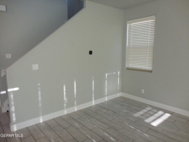 Building Photo - 2245 Rocky Ter Pl