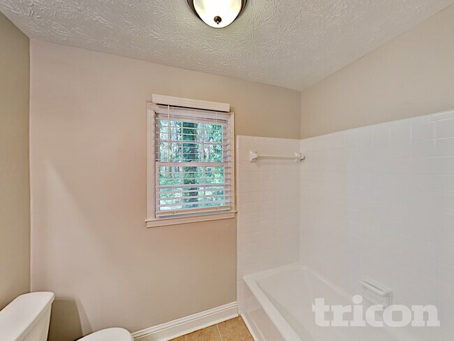 Building Photo - 1720 Ridgefield Dr