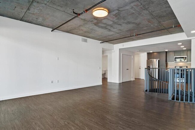 Building Photo - 5750 Hollywood Blvd