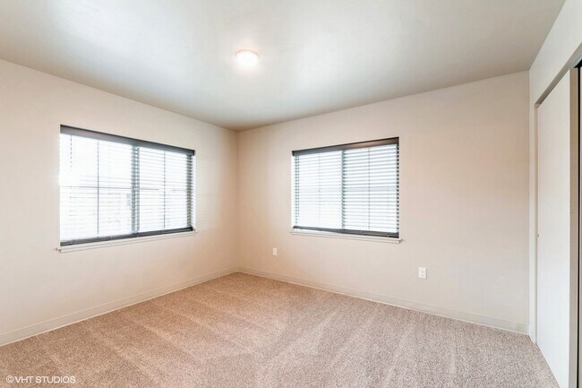 Building Photo - 3rd floor 2 bed, 1bath Apartment!