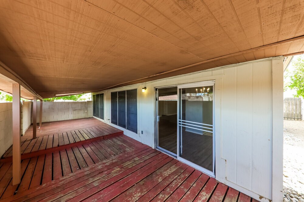 Building Photo - 429 E Utopia Rd