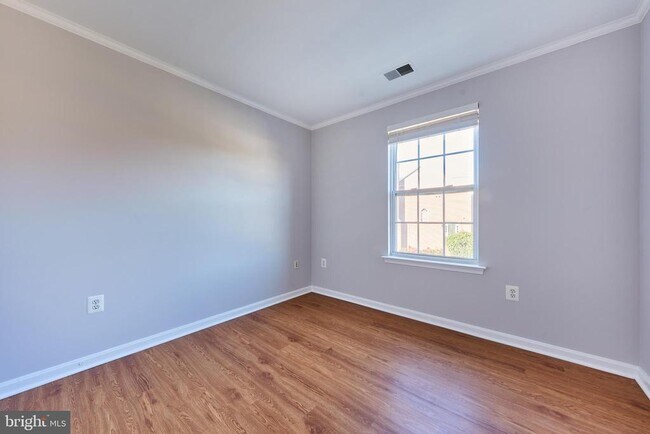 Building Photo - 685 Springhouse Square SE