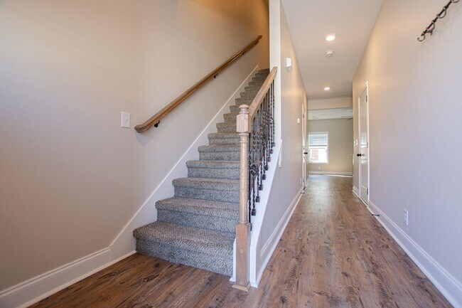 Building Photo - Pet Friendly Two Bedroom!
