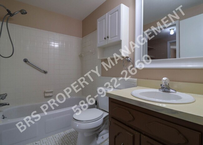 Building Photo - ? Beautifully Updated Condo in Clinton Township