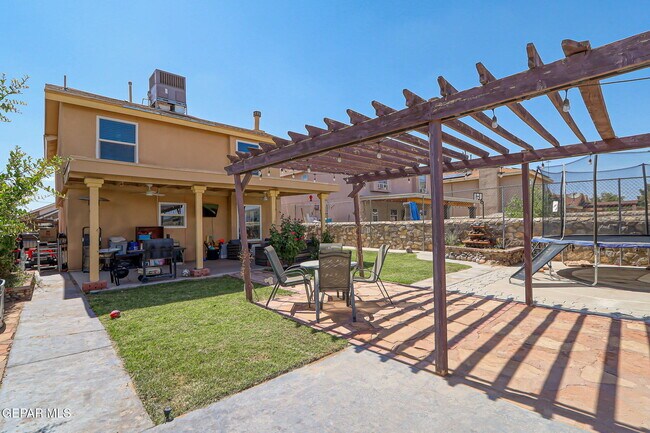 Building Photo - 3712 La Cuesta Dr