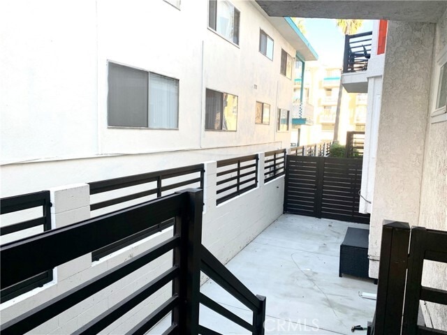 Building Photo - 425 S Catalina Ave