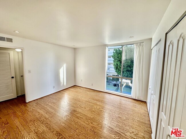 Building Photo - 1134 Alta Loma Rd