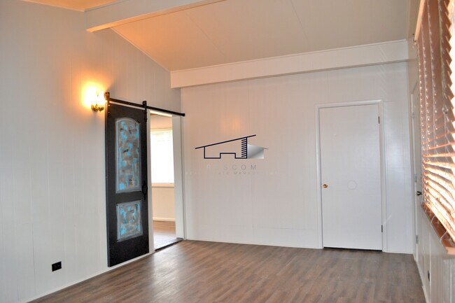 Building Photo - 170 N Van Buren Ave