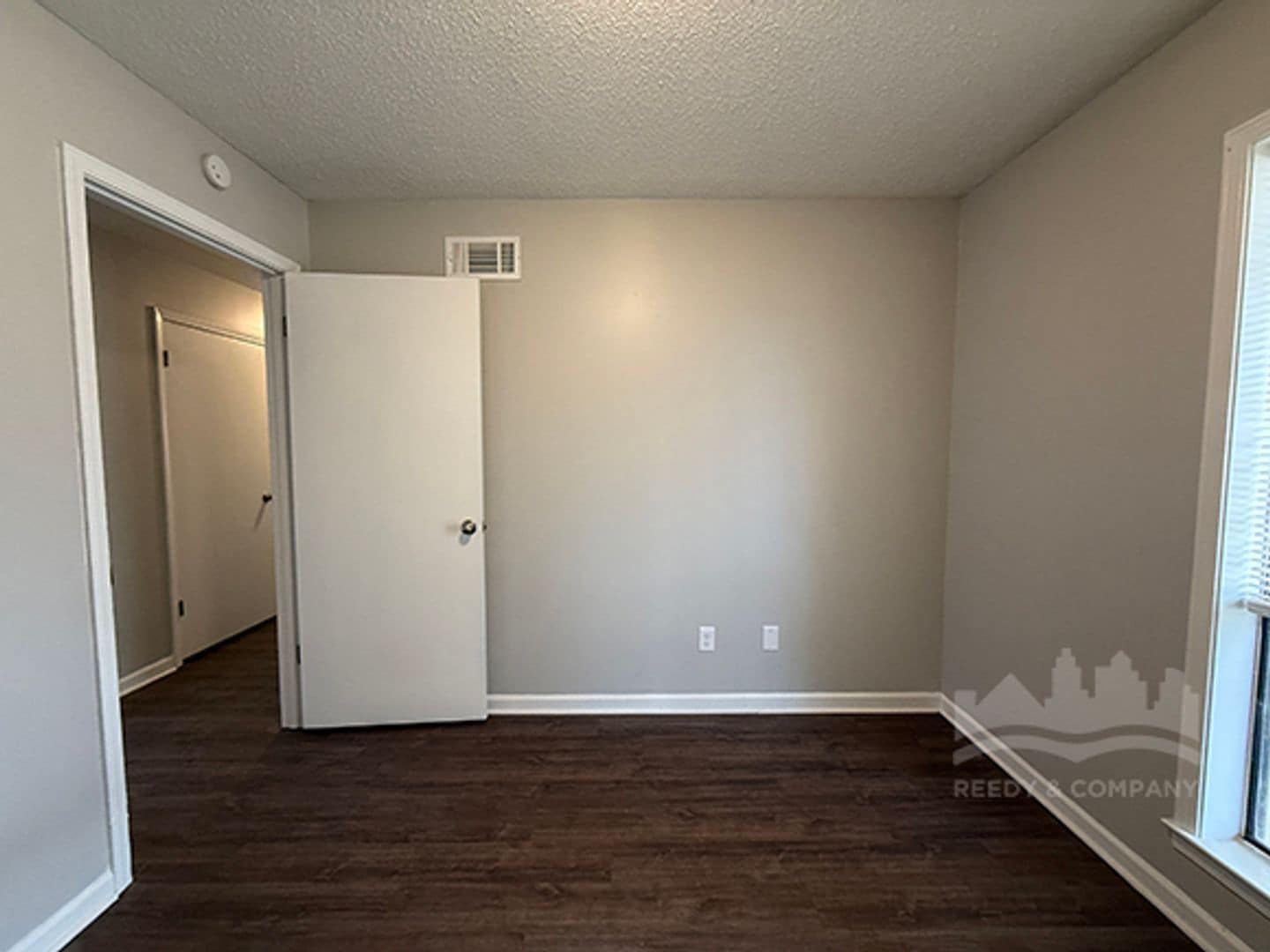 Building Photo - 5700 Ridgetop Dr