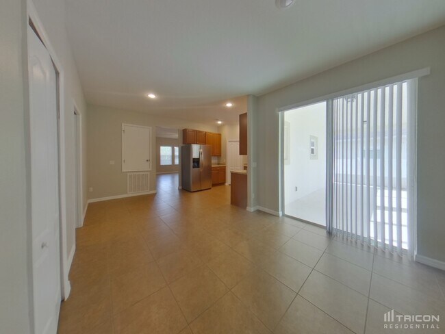 Building Photo - 617 del Pilar Dr