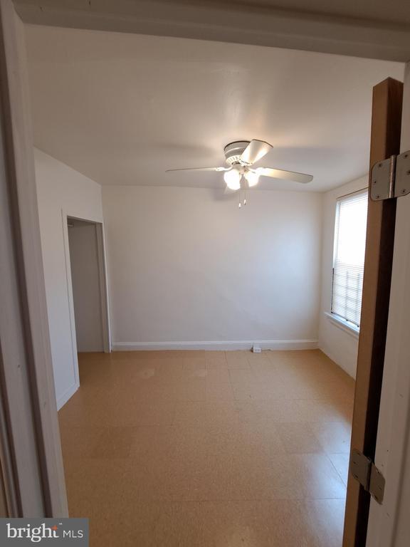 Building Photo - 528 Hart Ln