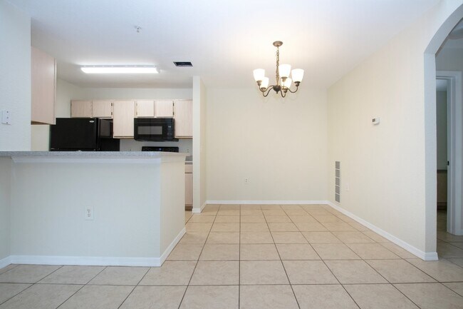 Building Photo - 2 Bedroom Condo W/ Garage in Lakewood Ranch