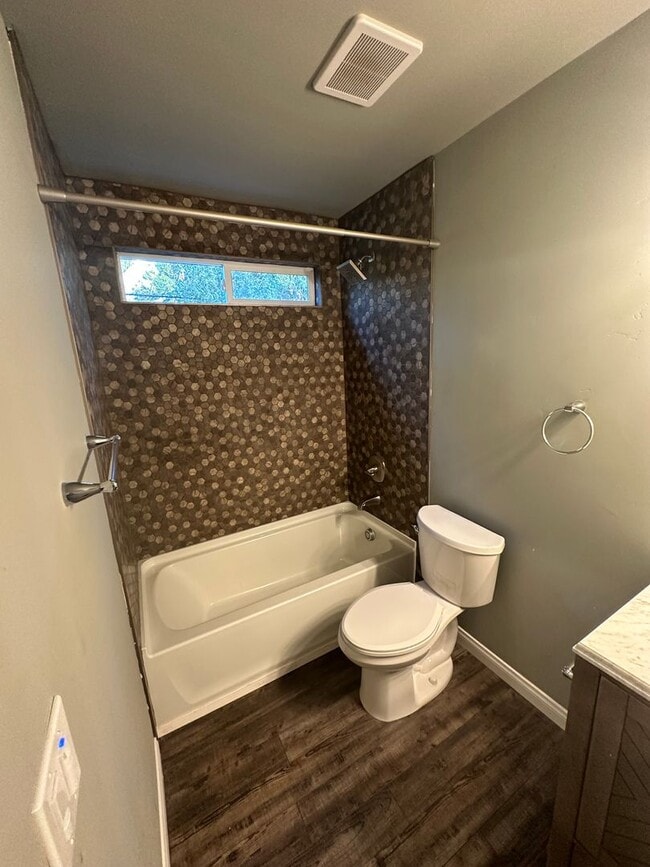 Building Photo - Charming 3 Bedroom 2 bathroom back house in the heart of San Diego's most desirable neighborhoods!