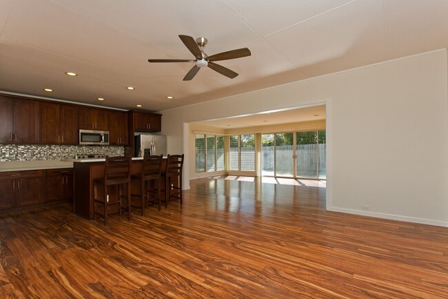 Building Photo - BEAUTIFUL ?AINA HAINA SINGLE LEVEL HOME WI...