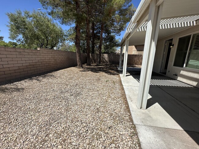 Building Photo - 8317 San Ramon Dr
