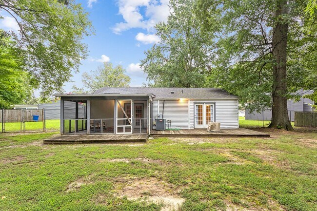 Building Photo - 501 Ashwood Dr