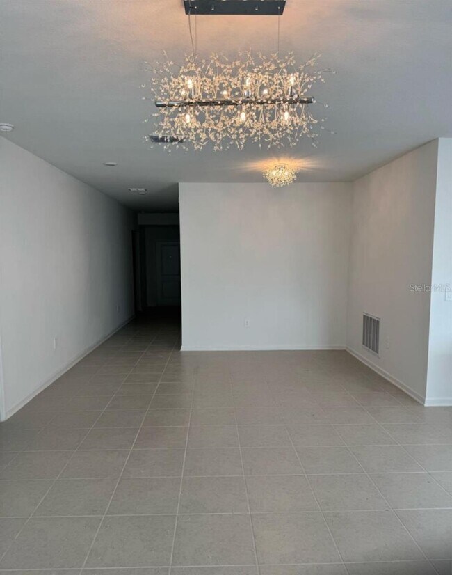 Building Photo - 2704 Pioneer Trl