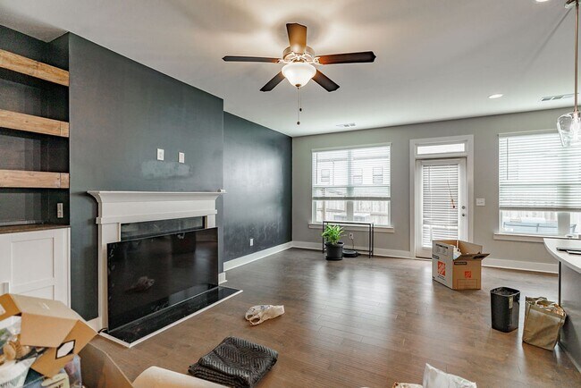 Building Photo - Townhome Available Now in the Towns of Aub...