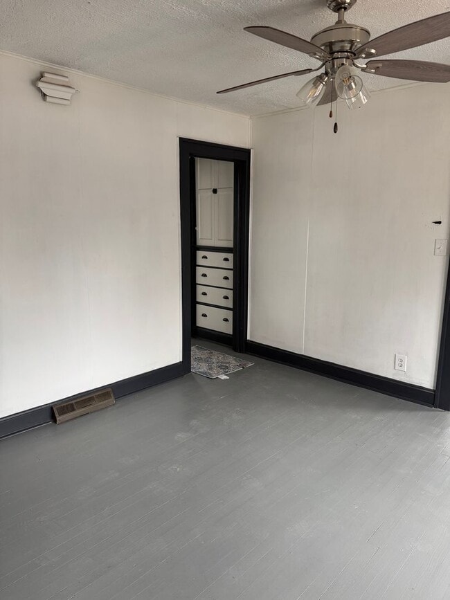 Building Photo - 3079 N 21 St