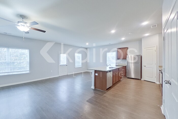 Building Photo - 1056 Pilgrim Ln