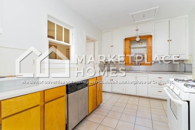 Building Photo - 312 Maple St