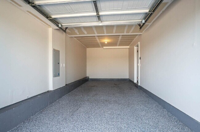 Building Photo - Charming 2-Bed, minutes to Fort Carson,  Peterson Space Force and downtown Colorado Springs.