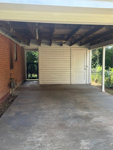 Building Photo - 711 Hillview St