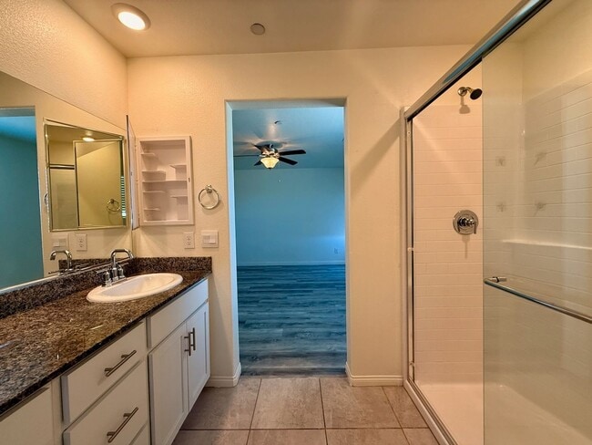 Building Photo - NEWLY UPGRADED 3 BED 2.5 BATH 2 CAR GARAGE...