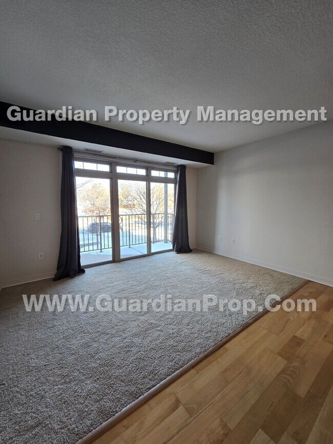 Building Photo - St Louis Park Condo, Heated Garage Space Included, Dishwasher, In Unit Laundry