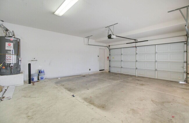 Building Photo - 2026 E County Down Dr