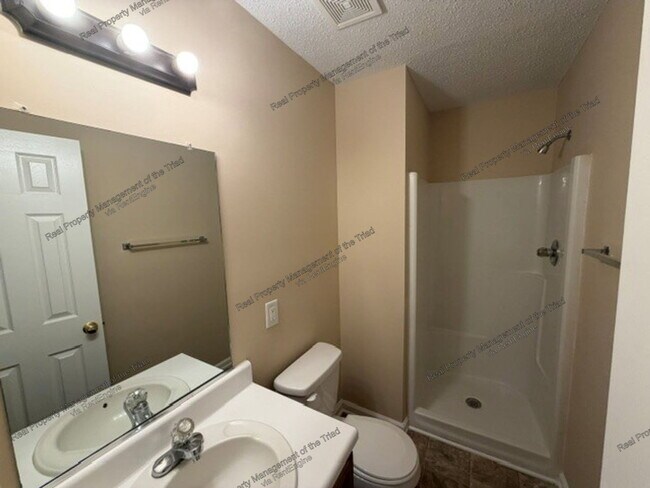 Building Photo - 404 Mt Olive Dr