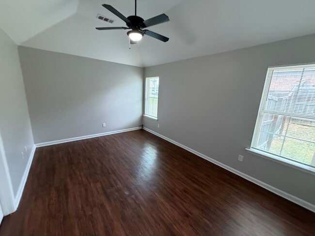 Building Photo - 6044 Humphreys Dr