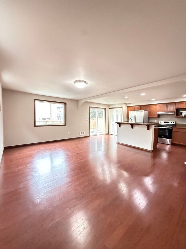 Building Photo - Modern 3BR/2.5BTH Home For Rent in Prime Marysville Location