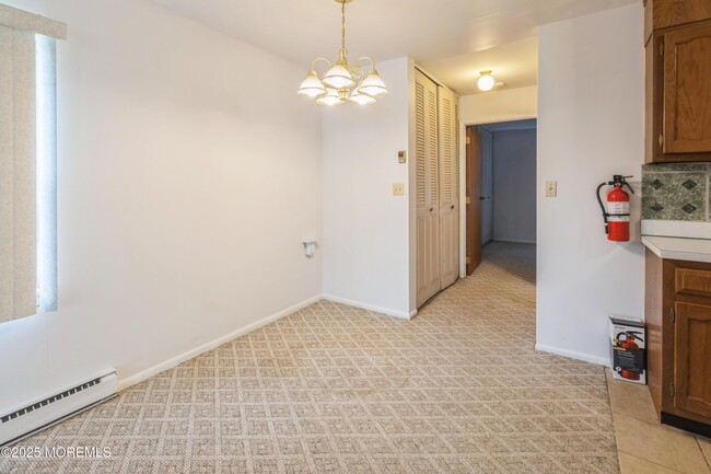 Building Photo - 873A Balmoral Ct
