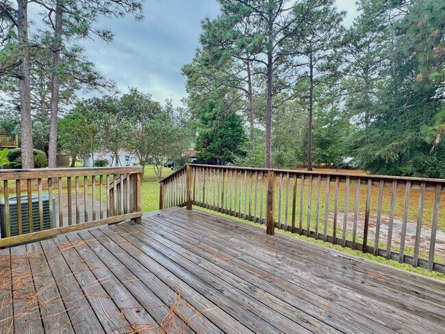 Building Photo - MOVE-IN READY!  [PET FRIENDLY]