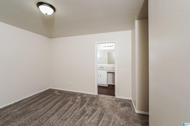 Building Photo - 537 Fox Run Cir