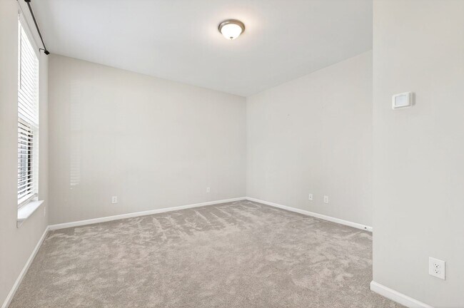 Building Photo - Beautiful 4BR End-Unit Townhome in Prime Apex Location!