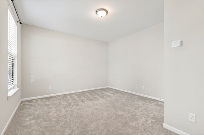 Building Photo - ***Pending*** Beautiful 4BR End-Unit Townhome in Prime Apex Location!