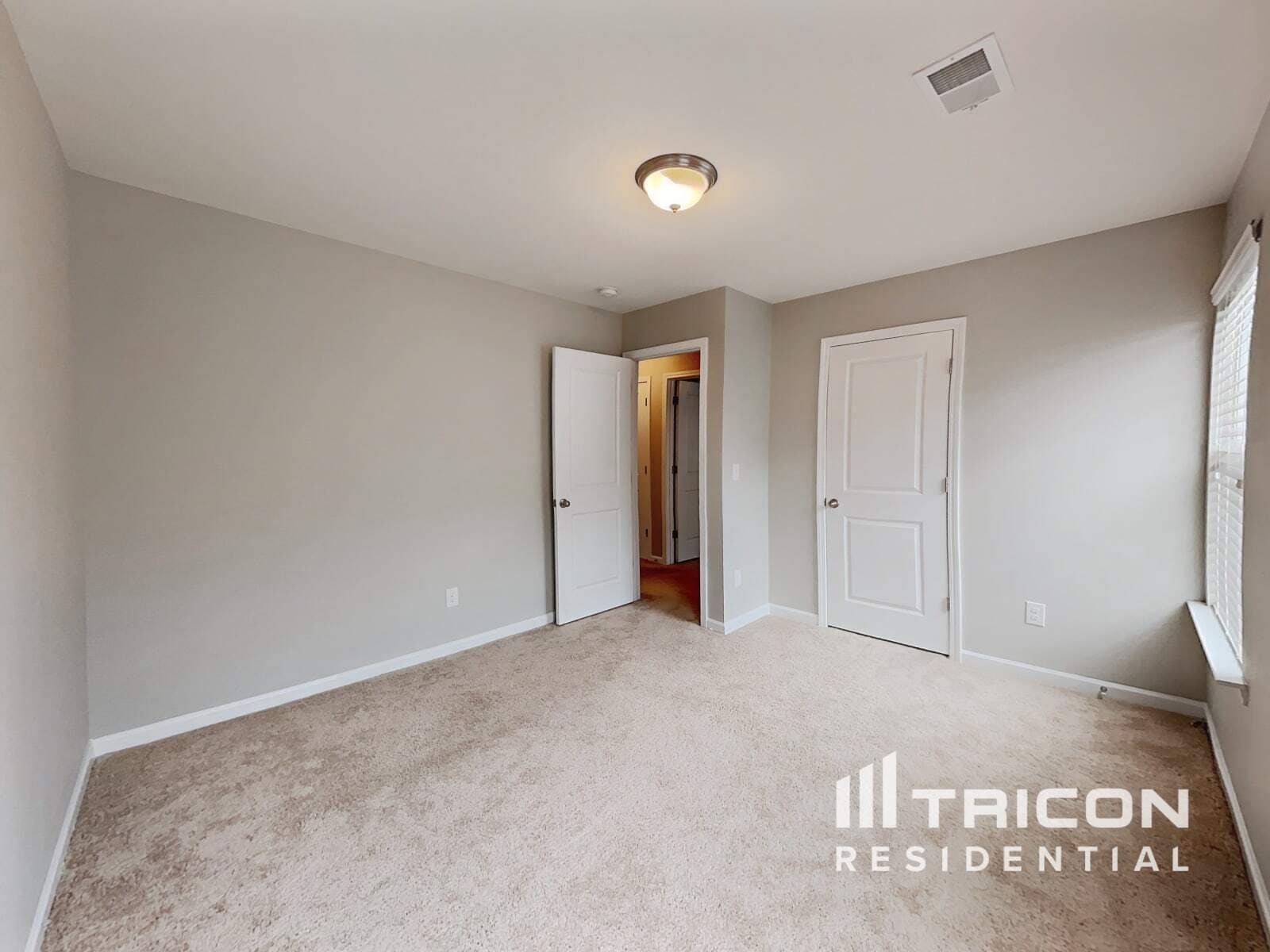 Building Photo - 228 Elmhaven Dr