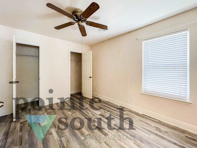 Building Photo - 5920 N Bay Point Dr