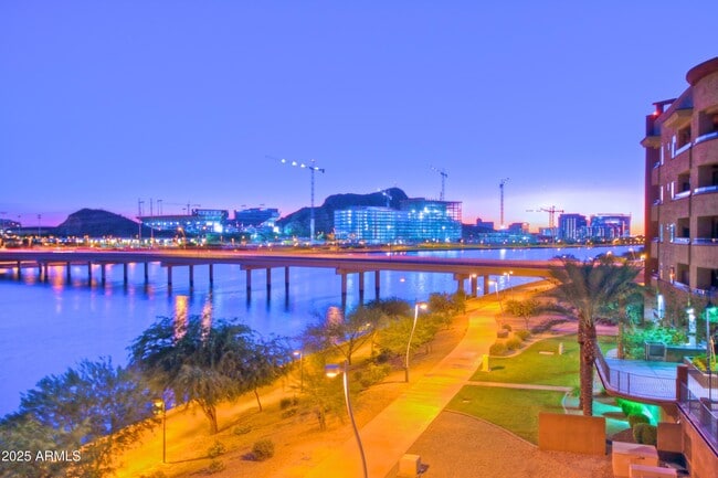 Building Photo - 945 E Playa Del Norte Dr