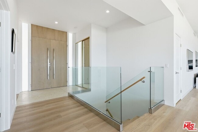 Building Photo - 18109 W Coastline Dr