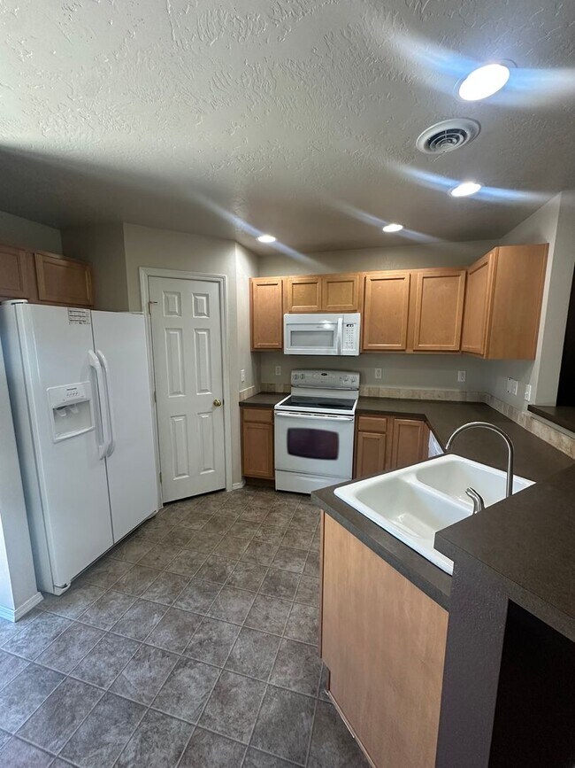 Building Photo - 3 bedroom 2 bath home in beautiful Meridian neighborhood!